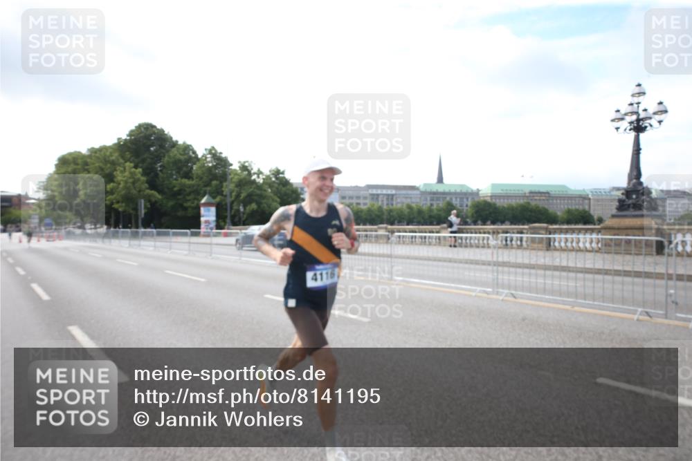 29.06.2025 - hella hamburg halbmarathon Jannik Wohlers http://msf.ph/oto/8141195 29.06.2025 09:37:54 Lombardsbrücke 4116 meine-sportfotos.de