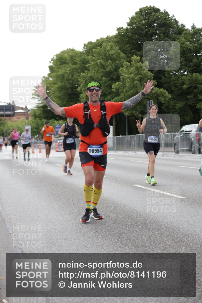 29.06.2025 - hella hamburg halbmarathon Jannik Wohlers http://msf.ph/oto/8141196 29.06.2025 10:06:32 Lombardsbrücke 1993, 5845, 6572, 7503, 8744, 8960, 10283, 12418, 12550, 16554, 16692, 17174, 17895, 18316, 18343 meine-sportfotos.de