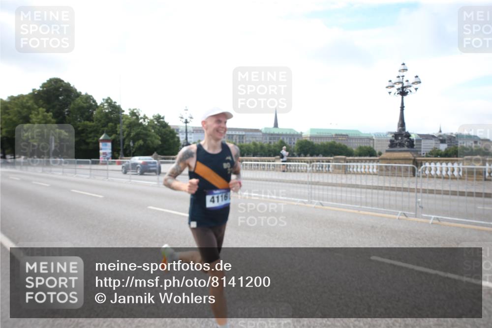 29.06.2025 - hella hamburg halbmarathon Jannik Wohlers http://msf.ph/oto/8141200 29.06.2025 09:37:54 Lombardsbrücke 4116 meine-sportfotos.de