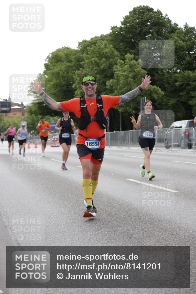 29.06.2025 - hella hamburg halbmarathon Jannik Wohlers http://msf.ph/oto/8141201 29.06.2025 10:06:33 Lombardsbrücke 1993, 5845, 6572, 7503, 8744, 8960, 10283, 12418, 12550, 16554, 17174, 17895, 18316, 18343 meine-sportfotos.de