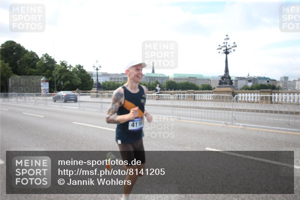 29.06.2025 - hella hamburg halbmarathon Jannik Wohlers http://msf.ph/oto/8141205 29.06.2025 09:37:55 Lombardsbrücke 4116 meine-sportfotos.de