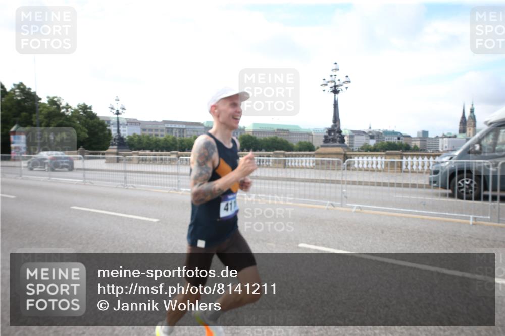 29.06.2025 - hella hamburg halbmarathon Jannik Wohlers http://msf.ph/oto/8141211 29.06.2025 09:37:55 Lombardsbrücke 4116 meine-sportfotos.de