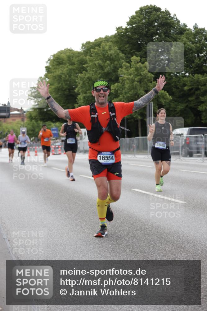 29.06.2025 - hella hamburg halbmarathon Jannik Wohlers http://msf.ph/oto/8141215 29.06.2025 10:06:33 Lombardsbrücke 1993, 5845, 6572, 7503, 8744, 8960, 10283, 12418, 12550, 16554, 17174, 17895, 18316, 18343 meine-sportfotos.de