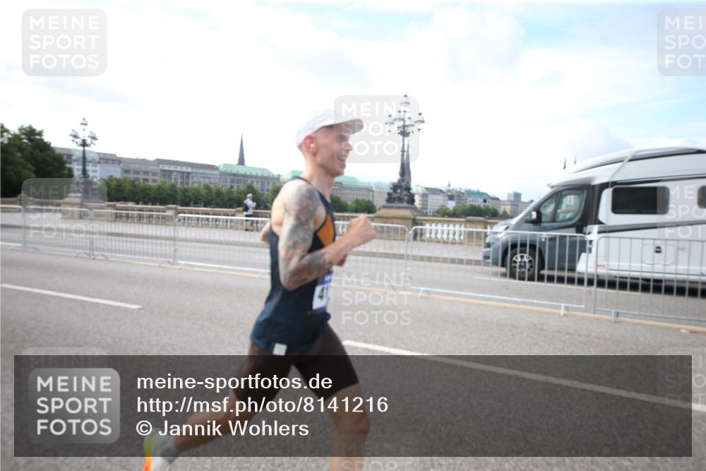 29.06.2025 - hella hamburg halbmarathon Jannik Wohlers http://msf.ph/oto/8141216 29.06.2025 09:37:55 Lombardsbrücke 4116 meine-sportfotos.de