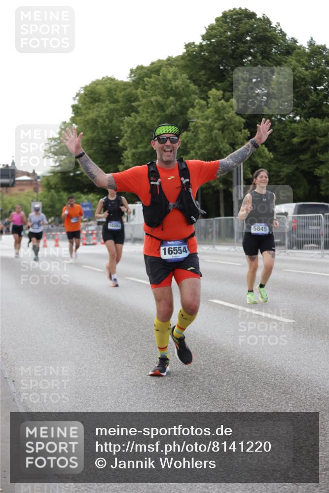 29.06.2025 - hella hamburg halbmarathon Jannik Wohlers http://msf.ph/oto/8141220 29.06.2025 10:06:33 Lombardsbrücke 1993, 5845, 6572, 7503, 8744, 8960, 10283, 12418, 12550, 16554, 17174, 17895, 18316, 18343 meine-sportfotos.de