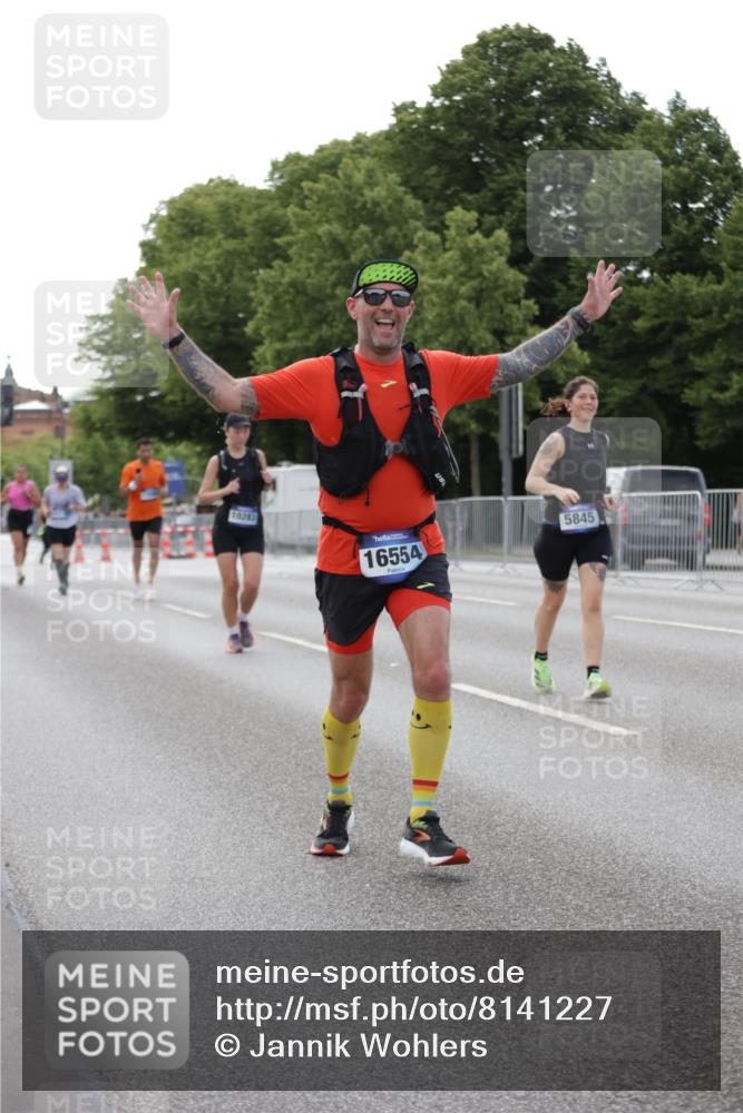29.06.2025 - hella hamburg halbmarathon Jannik Wohlers http://msf.ph/oto/8141227 29.06.2025 10:06:33 Lombardsbrücke 1993, 5845, 6572, 7503, 8744, 8960, 10283, 12418, 12550, 16554, 17174, 17895, 18316, 18343 meine-sportfotos.de