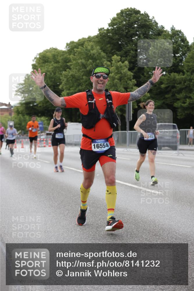 29.06.2025 - hella hamburg halbmarathon Jannik Wohlers http://msf.ph/oto/8141232 29.06.2025 10:06:33 Lombardsbrücke 1993, 5845, 6572, 7503, 8744, 8960, 10283, 12418, 12550, 16554, 17174, 17895, 18316, 18343 meine-sportfotos.de