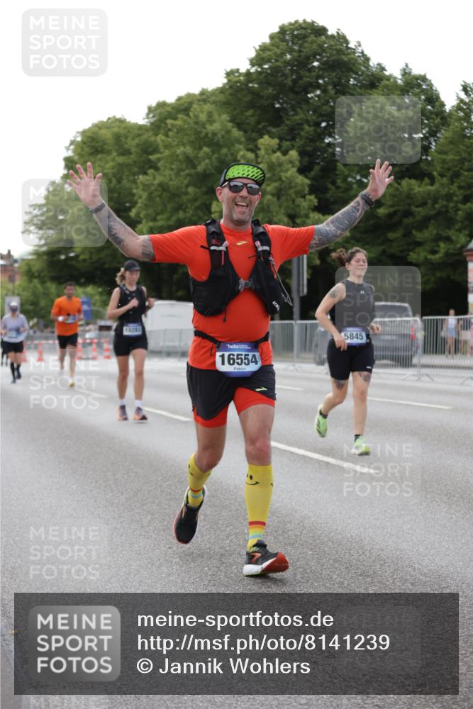 29.06.2025 - hella hamburg halbmarathon Jannik Wohlers http://msf.ph/oto/8141239 29.06.2025 10:06:33 Lombardsbrücke 1993, 5845, 6572, 7503, 8744, 8960, 10283, 12418, 12550, 16554, 17174, 17895, 18316, 18343 meine-sportfotos.de