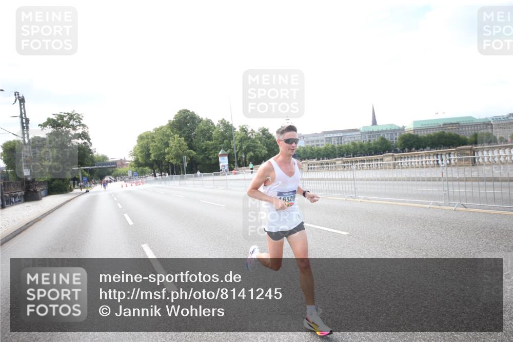 29.06.2025 - hella hamburg halbmarathon Jannik Wohlers http://msf.ph/oto/8141245 29.06.2025 09:38:40 Lombardsbrücke 16529 meine-sportfotos.de