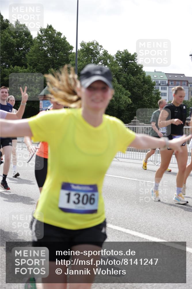 29.06.2025 - hella hamburg halbmarathon Jannik Wohlers http://msf.ph/oto/8141247 29.06.2025 10:43:35 Lombardsbrücke 1026, 1095, 1306, 1459, 1802, 1804, 2073, 2186, 2692, 3288, 3596, 3597, 4627, 4636, 4898, 5001, 5127, 5293, 5890, 5902, 5905, 6036, 6334, 6895, 7326, 7610, 8058, 8591, 8870, 8957, 9073, 9704, 9879, 10285, 10553, 12520, 12792, 13371, 13777, 13809, 13973, 14474, 14544, 14842, 15285, 15294, 15675, 15719, 16298, 16308, 16862, 17293, 18080 meine-sportfotos.de