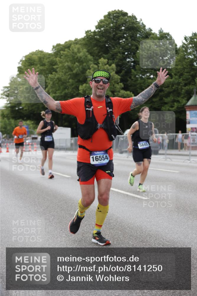 29.06.2025 - hella hamburg halbmarathon Jannik Wohlers http://msf.ph/oto/8141250 29.06.2025 10:06:33 Lombardsbrücke 1993, 5845, 6572, 7503, 8744, 8960, 10283, 12418, 12550, 16554, 17174, 17895, 18316, 18343 meine-sportfotos.de