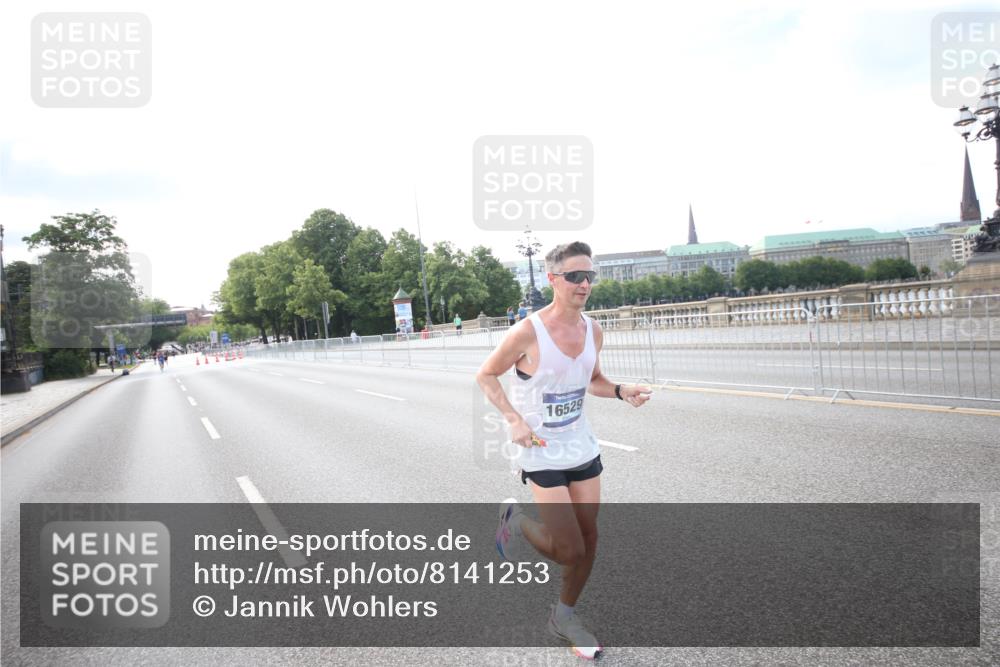 29.06.2025 - hella hamburg halbmarathon Jannik Wohlers http://msf.ph/oto/8141253 29.06.2025 09:38:40 Lombardsbrücke 16529 meine-sportfotos.de