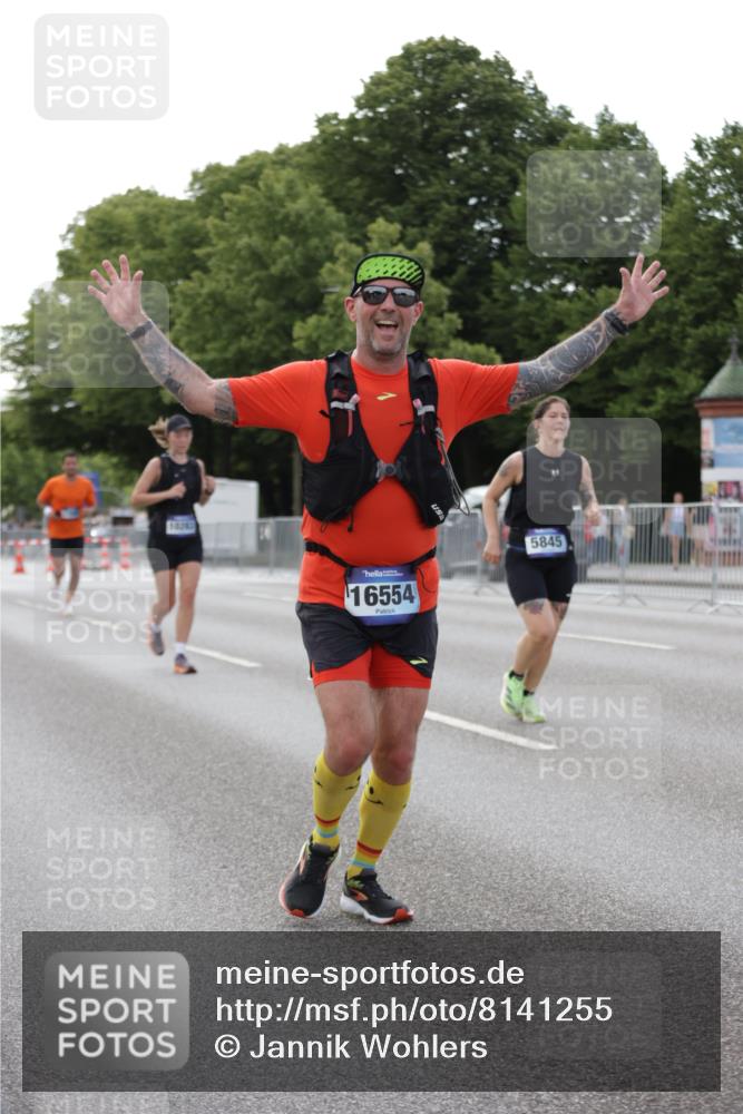 29.06.2025 - hella hamburg halbmarathon Jannik Wohlers http://msf.ph/oto/8141255 29.06.2025 10:06:33 Lombardsbrücke 1993, 5845, 6572, 7503, 8744, 8960, 10283, 12418, 12550, 16554, 17174, 17895, 18316, 18343 meine-sportfotos.de