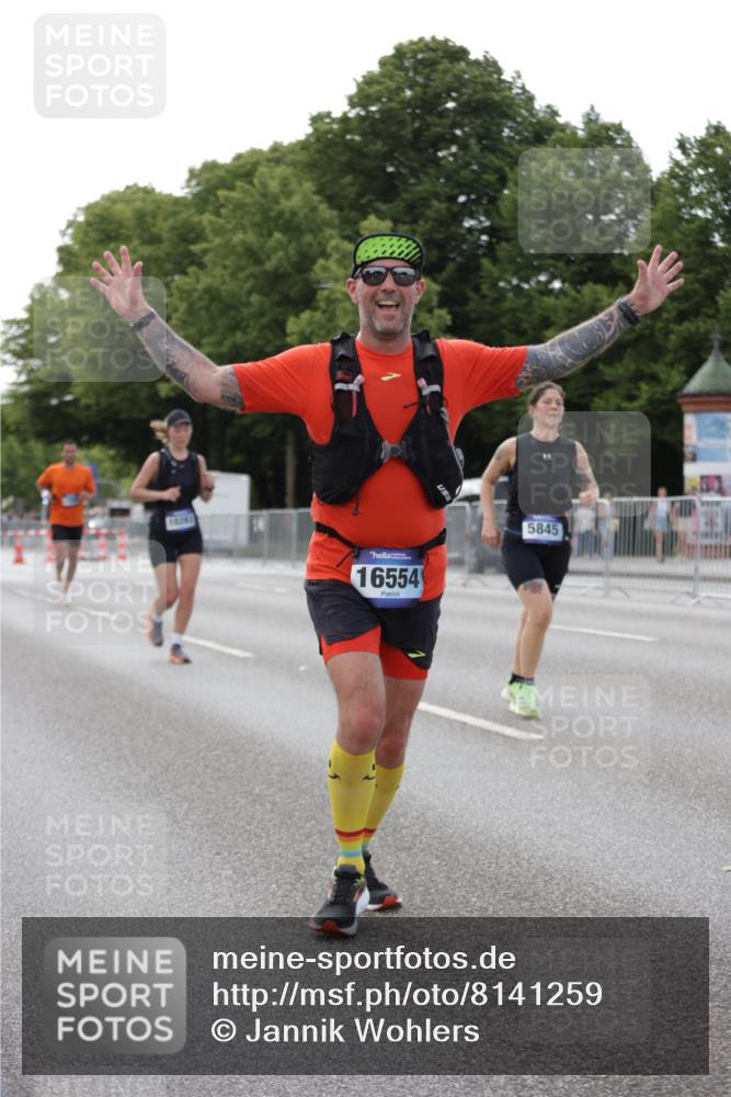 29.06.2025 - hella hamburg halbmarathon Jannik Wohlers http://msf.ph/oto/8141259 29.06.2025 10:06:33 Lombardsbrücke 1993, 5845, 6572, 7503, 8744, 8960, 10283, 12418, 12550, 16554, 17174, 17895, 18316, 18343 meine-sportfotos.de