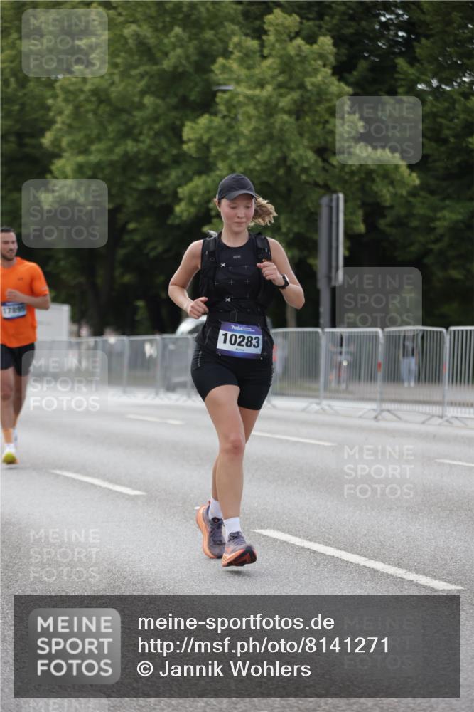 29.06.2025 - hella hamburg halbmarathon Jannik Wohlers http://msf.ph/oto/8141271 29.06.2025 10:06:35 Lombardsbrücke 1993, 5845, 6572, 7503, 8744, 8960, 10283, 12418, 12550, 16554, 17174, 17895, 18316, 18343 meine-sportfotos.de
