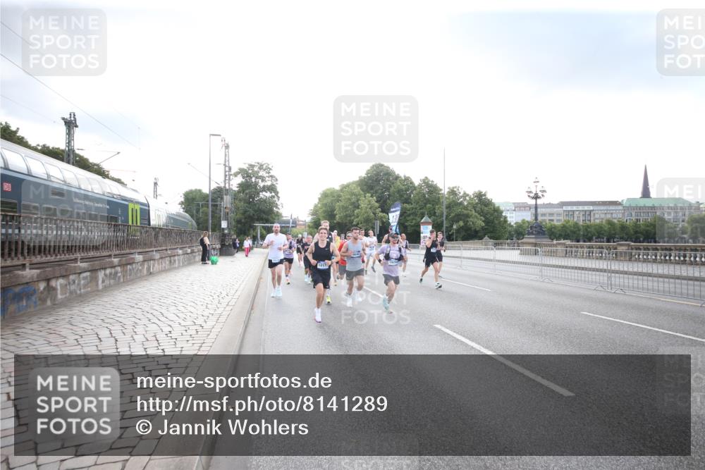 29.06.2025 - hella hamburg halbmarathon Jannik Wohlers http://msf.ph/oto/8141289 29.06.2025 09:44:54 Lombardsbrücke 57, 1758, 1990, 2746, 3043, 4050, 5070, 5328, 5746, 5826, 6781, 7272, 7481, 7651, 7723, 8209, 8883, 9137, 9381, 9571, 9634, 10171, 10486, 11169, 11413, 11857, 12049, 12234, 12595, 14028, 14140, 14289, 15621, 15672, 15883, 16157, 16711, 16713, 16818, 17175, 17374, 17428, 18102, 18692, 18737, 18837, 18871, 19142, 19194, 19202, 19203, 19204 meine-sportfotos.de