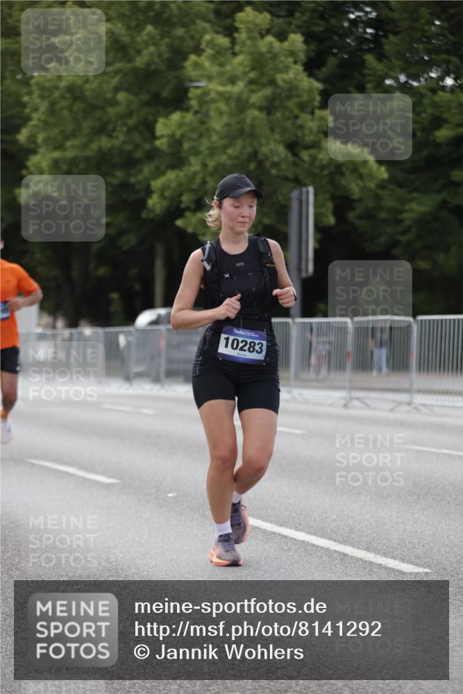 29.06.2025 - hella hamburg halbmarathon Jannik Wohlers http://msf.ph/oto/8141292 29.06.2025 10:06:35 Lombardsbrücke 1993, 5845, 6572, 7503, 8744, 8960, 10283, 12418, 12550, 16554, 17174, 17895, 18316, 18343 meine-sportfotos.de