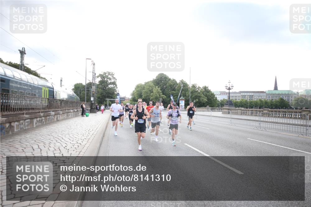 29.06.2025 - hella hamburg halbmarathon Jannik Wohlers http://msf.ph/oto/8141310 29.06.2025 09:44:55 Lombardsbrücke 57, 1758, 1990, 2746, 3043, 4050, 5070, 5328, 5746, 5826, 6781, 7272, 7481, 7651, 7723, 8209, 8883, 9137, 9381, 9571, 9634, 10171, 10486, 11413, 11857, 12049, 12234, 12595, 14028, 14140, 14289, 15621, 15672, 15883, 16157, 16711, 16713, 16818, 17175, 17374, 17428, 18102, 18692, 18737, 18871, 19142, 19194, 19202, 19203, 19204 meine-sportfotos.de