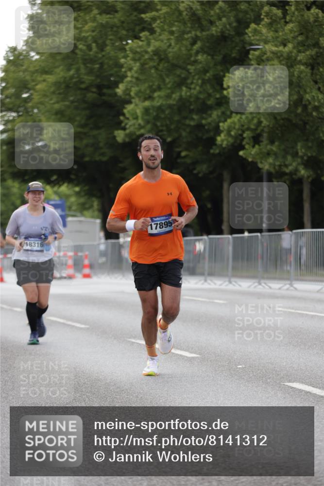 29.06.2025 - hella hamburg halbmarathon Jannik Wohlers http://msf.ph/oto/8141312 29.06.2025 10:06:36 Lombardsbrücke 1993, 5845, 6572, 7503, 8744, 8960, 10283, 12418, 12550, 16554, 17174, 17895, 18316, 18343 meine-sportfotos.de