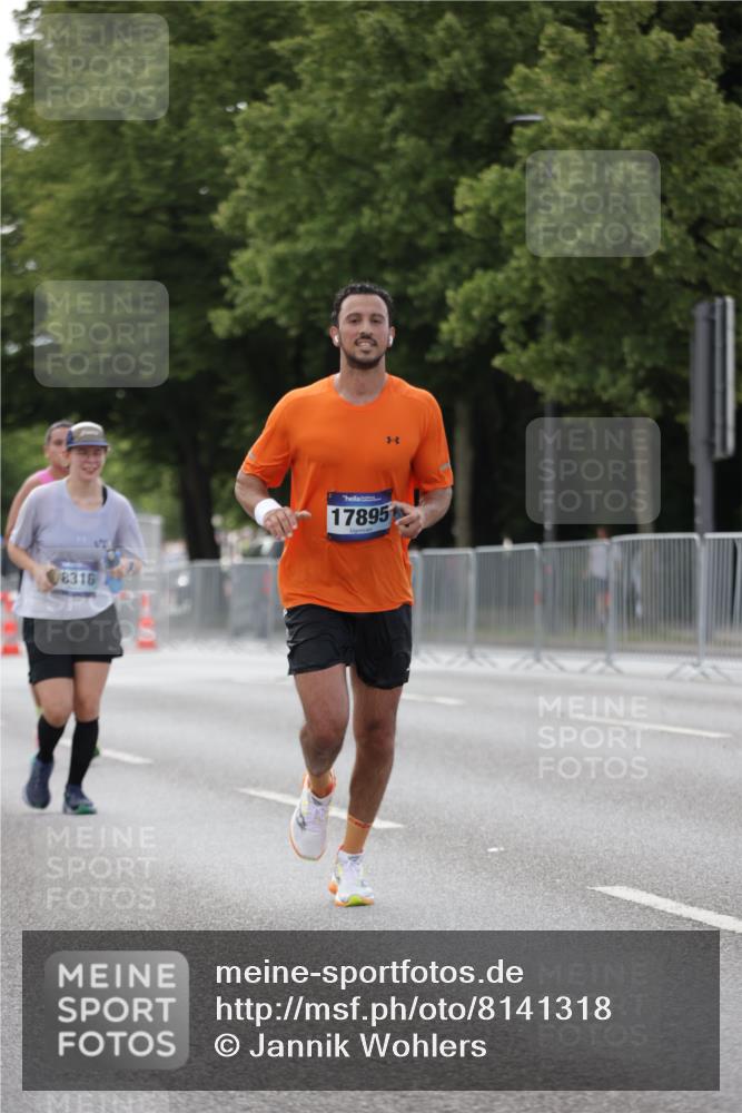 29.06.2025 - hella hamburg halbmarathon Jannik Wohlers http://msf.ph/oto/8141318 29.06.2025 10:06:37 Lombardsbrücke 1993, 4262, 5845, 6572, 7503, 8744, 8960, 10283, 12418, 12550, 16554, 17174, 17895, 18316, 18343 meine-sportfotos.de