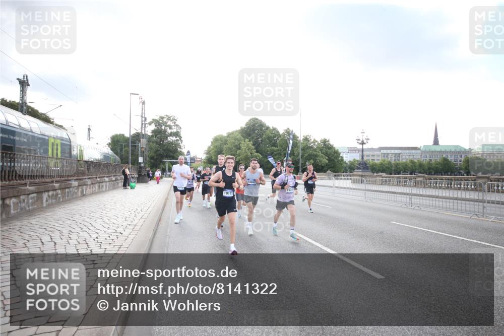 29.06.2025 - hella hamburg halbmarathon Jannik Wohlers http://msf.ph/oto/8141322 29.06.2025 09:44:55 Lombardsbrücke 57, 1758, 1990, 2746, 3043, 4050, 5070, 5328, 5746, 5826, 6781, 7272, 7481, 7651, 7723, 8209, 8883, 9137, 9381, 9571, 9634, 10171, 10486, 11413, 11857, 12049, 12234, 12595, 14028, 14140, 14289, 15621, 15672, 15883, 16157, 16711, 16713, 16818, 17175, 17374, 17428, 18102, 18692, 18737, 18871, 19142, 19194, 19202, 19203, 19204 meine-sportfotos.de