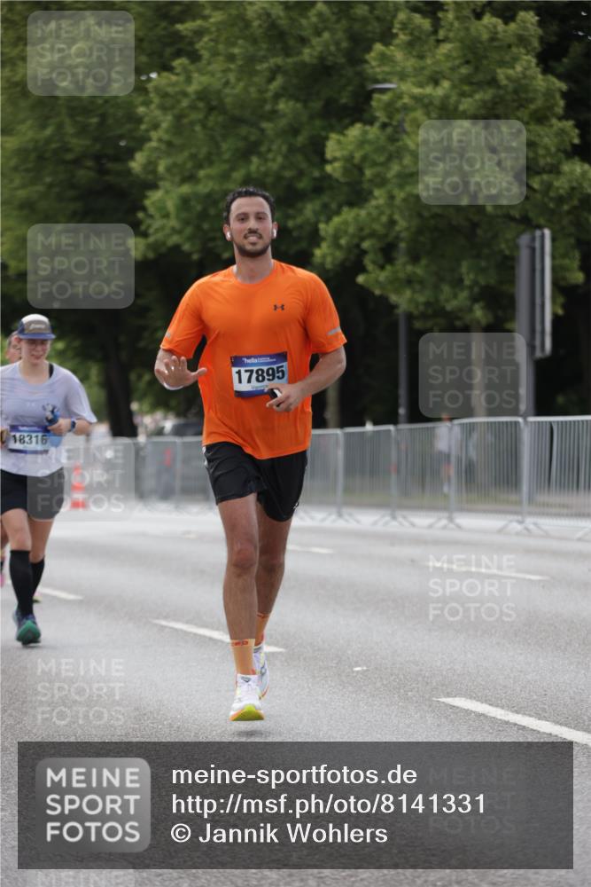 29.06.2025 - hella hamburg halbmarathon Jannik Wohlers http://msf.ph/oto/8141331 29.06.2025 10:06:37 Lombardsbrücke 1993, 4262, 5845, 6572, 7503, 8744, 8960, 10283, 12418, 12550, 16554, 17174, 17895, 18316, 18343 meine-sportfotos.de