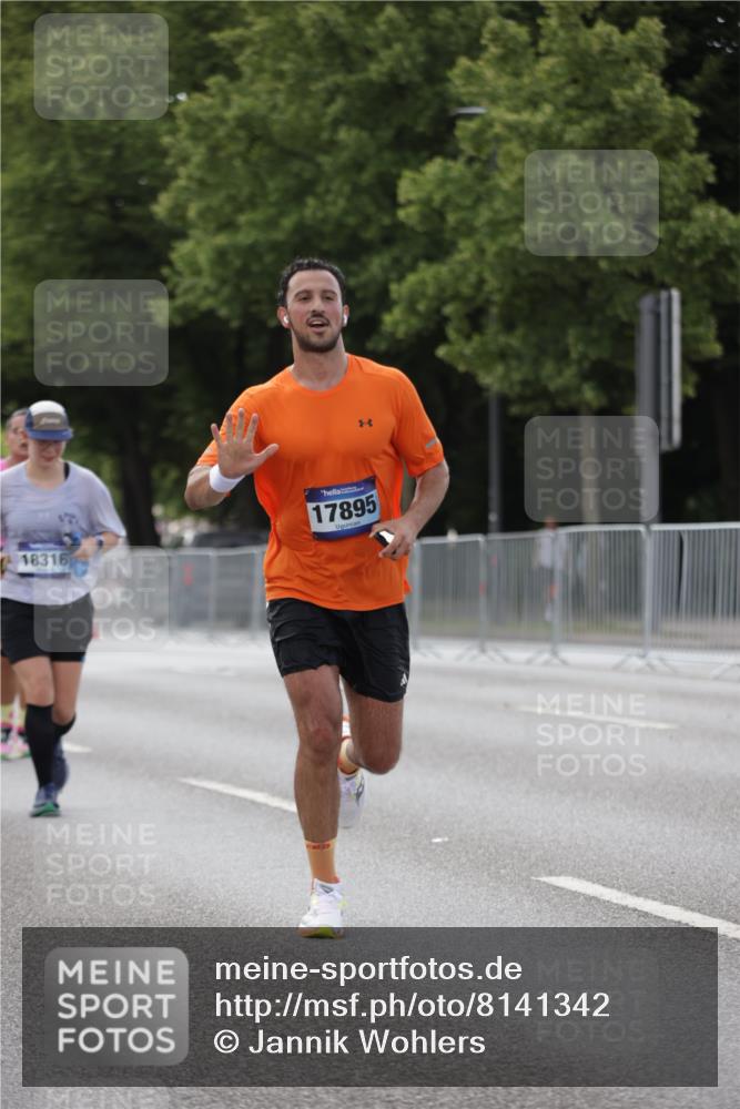 29.06.2025 - hella hamburg halbmarathon Jannik Wohlers http://msf.ph/oto/8141342 29.06.2025 10:06:37 Lombardsbrücke 1993, 4262, 5845, 6572, 7503, 8744, 8960, 10283, 12418, 12550, 16554, 17174, 17895, 18316, 18343 meine-sportfotos.de