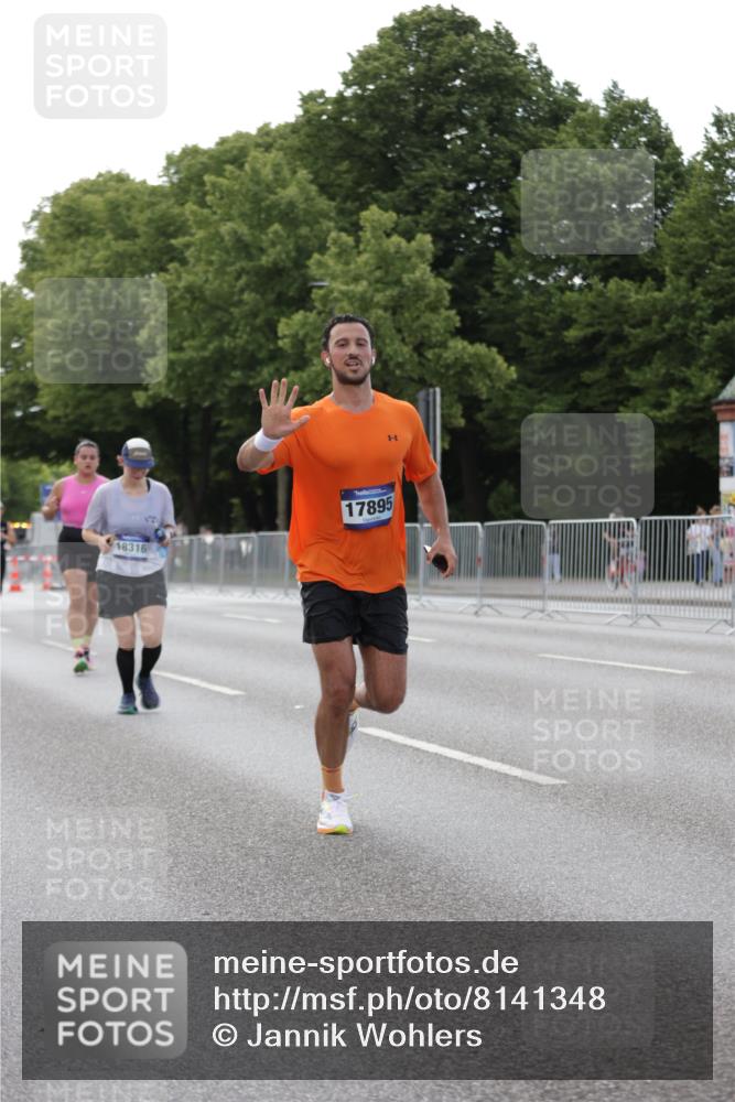 29.06.2025 - hella hamburg halbmarathon Jannik Wohlers http://msf.ph/oto/8141348 29.06.2025 10:06:38 Lombardsbrücke 1993, 4262, 5845, 6572, 6833, 7503, 8744, 8960, 10283, 12418, 12550, 16554, 17174, 17895, 18316, 18343 meine-sportfotos.de