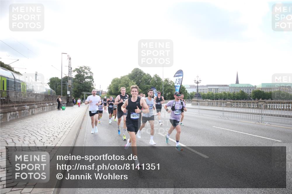 29.06.2025 - hella hamburg halbmarathon Jannik Wohlers http://msf.ph/oto/8141351 29.06.2025 09:44:55 Lombardsbrücke 57, 1758, 1990, 2746, 3043, 4050, 5070, 5328, 5746, 5826, 6781, 7272, 7481, 7651, 7723, 8209, 8883, 9137, 9381, 9571, 9634, 10171, 10486, 11413, 11857, 12049, 12234, 12595, 14028, 14140, 14289, 15621, 15672, 15883, 16157, 16711, 16713, 16818, 17175, 17374, 17428, 18102, 18692, 18737, 18871, 19142, 19194, 19202, 19203, 19204 meine-sportfotos.de