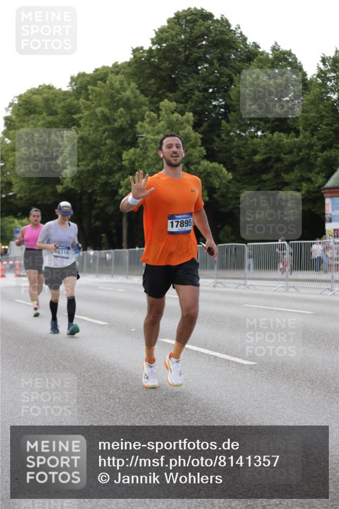 29.06.2025 - hella hamburg halbmarathon Jannik Wohlers http://msf.ph/oto/8141357 29.06.2025 10:06:38 Lombardsbrücke 1993, 4262, 5845, 6572, 6833, 7503, 8744, 8960, 10283, 12418, 12550, 16554, 17174, 17895, 18316, 18343 meine-sportfotos.de