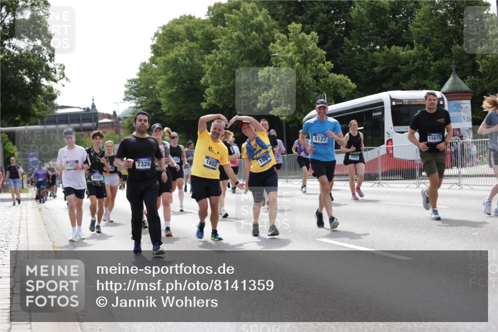29.06.2025 - hella hamburg halbmarathon Jannik Wohlers http://msf.ph/oto/8141359 29.06.2025 10:43:41 Lombardsbrücke 1026, 1095, 1306, 1459, 1802, 1804, 2073, 2186, 2692, 3065, 3596, 4627, 4636, 4898, 5001, 5127, 5730, 5731, 5902, 5905, 6895, 7326, 7610, 7818, 8591, 8763, 8870, 8957, 9073, 9879, 11955, 12445, 12520, 13629, 13809, 13973, 13987, 14031, 14474, 14544, 14842, 14874, 15675, 15719, 16244, 16308, 16862, 17293, 17582 meine-sportfotos.de