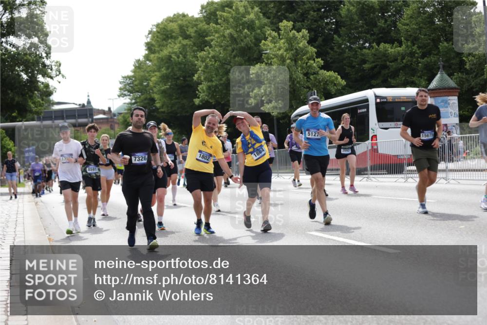 29.06.2025 - hella hamburg halbmarathon Jannik Wohlers http://msf.ph/oto/8141364 29.06.2025 10:43:41 Lombardsbrücke 1026, 1095, 1306, 1459, 1802, 1804, 2073, 2186, 2692, 3065, 3596, 4627, 4636, 4898, 5001, 5127, 5730, 5731, 5902, 5905, 6895, 7326, 7610, 7818, 8591, 8763, 8870, 8957, 9073, 9879, 11955, 12445, 12520, 13629, 13809, 13973, 13987, 14031, 14474, 14544, 14842, 14874, 15675, 15719, 16244, 16308, 16862, 17293, 17582 meine-sportfotos.de