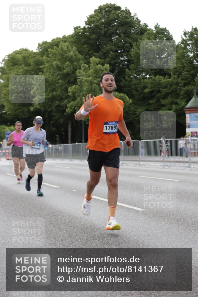 29.06.2025 - hella hamburg halbmarathon Jannik Wohlers http://msf.ph/oto/8141367 29.06.2025 10:06:38 Lombardsbrücke 1993, 4262, 5845, 6572, 6833, 7503, 8744, 8960, 10283, 12418, 12550, 16554, 17174, 17895, 18316, 18343 meine-sportfotos.de