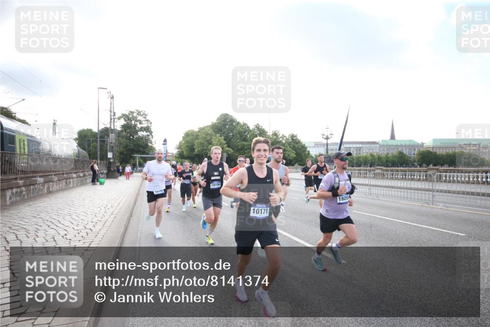 29.06.2025 - hella hamburg halbmarathon Jannik Wohlers http://msf.ph/oto/8141374 29.06.2025 09:44:55 Lombardsbrücke 57, 1758, 1990, 2746, 3043, 4050, 5070, 5328, 5746, 5826, 6781, 7272, 7481, 7651, 7723, 8209, 8883, 9137, 9381, 9571, 9634, 10171, 10486, 11413, 11857, 12049, 12234, 12595, 14028, 14140, 14289, 15621, 15672, 15883, 16157, 16711, 16713, 16818, 17175, 17374, 17428, 18102, 18692, 18737, 18871, 19142, 19194, 19202, 19203, 19204 meine-sportfotos.de
