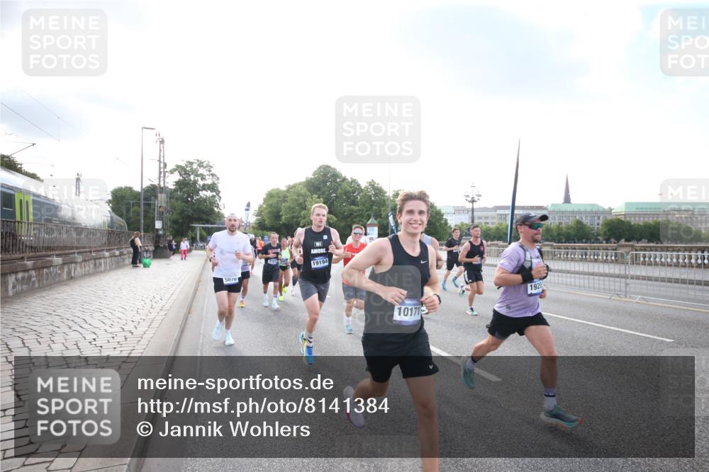 29.06.2025 - hella hamburg halbmarathon Jannik Wohlers http://msf.ph/oto/8141384 29.06.2025 09:44:56 Lombardsbrücke 57, 1758, 1990, 2746, 3043, 4050, 5070, 5328, 5746, 5826, 6781, 7272, 7389, 7481, 7651, 7723, 8209, 8883, 9137, 9381, 9571, 9634, 10171, 10486, 11413, 11857, 12049, 12234, 12595, 14028, 14140, 14289, 15621, 15672, 15883, 16157, 16711, 16713, 16818, 17175, 17374, 17428, 17802, 18099, 18102, 18692, 18737, 18871, 19142, 19194, 19202, 19203, 19204 meine-sportfotos.de