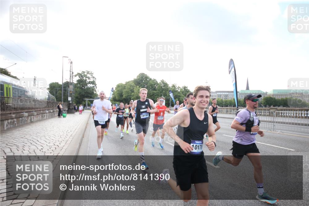 29.06.2025 - hella hamburg halbmarathon Jannik Wohlers http://msf.ph/oto/8141390 29.06.2025 09:44:56 Lombardsbrücke 57, 1758, 1990, 2746, 3043, 4050, 5070, 5328, 5746, 5826, 6781, 7272, 7389, 7481, 7651, 7723, 8209, 8883, 9137, 9381, 9571, 9634, 10171, 10486, 11413, 11857, 12049, 12234, 12595, 14028, 14140, 14289, 15621, 15672, 15883, 16157, 16711, 16713, 16818, 17175, 17374, 17428, 17802, 18099, 18102, 18692, 18737, 18871, 19142, 19194, 19202, 19203, 19204 meine-sportfotos.de