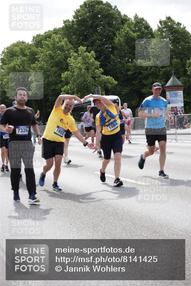 29.06.2025 - hella hamburg halbmarathon Jannik Wohlers http://msf.ph/oto/8141425 29.06.2025 10:43:42 Lombardsbrücke 1026, 1095, 1306, 1459, 1802, 1804, 2186, 2692, 3065, 3596, 4627, 4636, 4898, 5001, 5127, 5730, 5731, 5902, 5905, 6895, 7326, 7610, 7818, 8591, 8763, 8870, 8957, 9073, 9879, 11955, 12445, 12520, 13629, 13809, 13973, 13987, 14031, 14474, 14544, 14842, 14874, 15675, 15719, 16244, 16308, 16862, 17293, 17582 meine-sportfotos.de