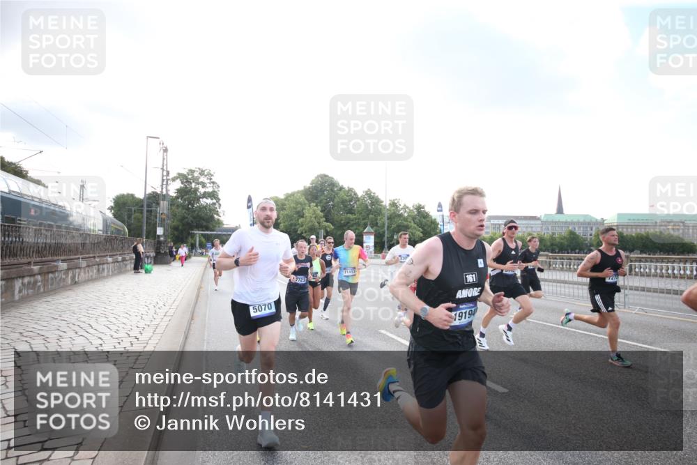 29.06.2025 - hella hamburg halbmarathon Jannik Wohlers http://msf.ph/oto/8141431 29.06.2025 09:44:56 Lombardsbrücke 57, 1758, 1990, 2746, 3043, 4050, 5070, 5328, 5746, 5826, 6781, 7272, 7389, 7481, 7651, 7723, 8209, 8883, 9137, 9381, 9571, 9634, 10171, 10486, 11413, 11857, 12049, 12234, 12595, 14028, 14140, 14289, 15621, 15672, 15883, 16157, 16711, 16713, 16818, 17175, 17374, 17428, 17802, 18099, 18102, 18692, 18737, 18871, 19142, 19194, 19202, 19203, 19204 meine-sportfotos.de