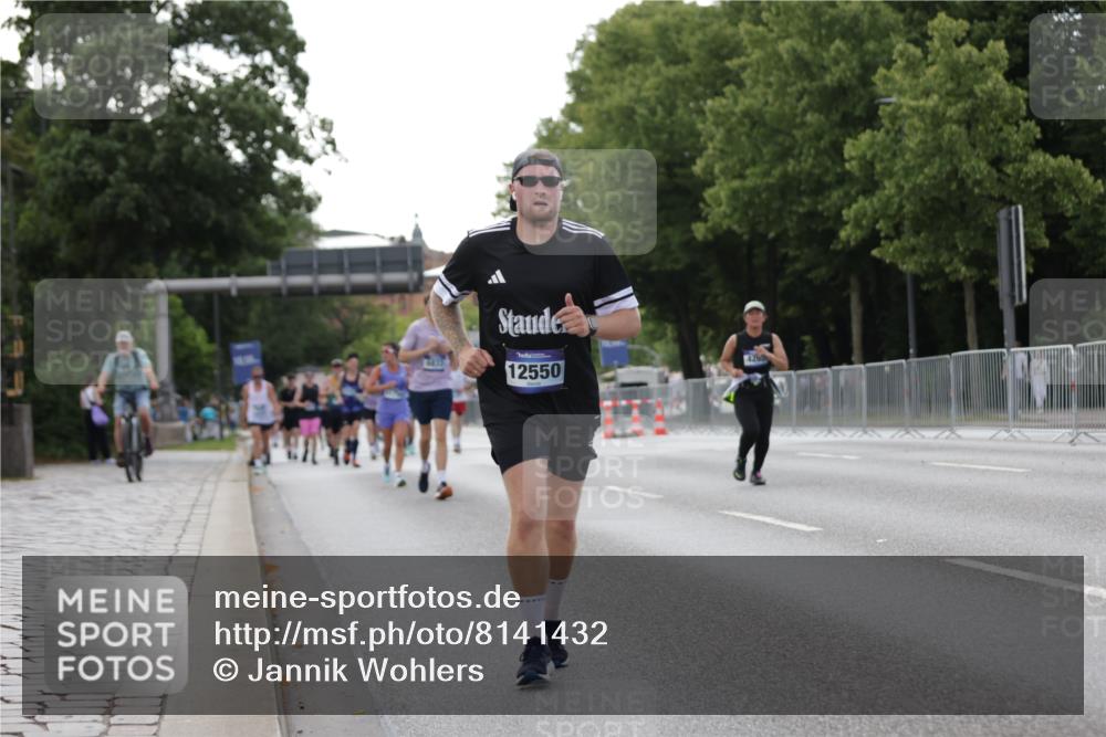 29.06.2025 - hella hamburg halbmarathon Jannik Wohlers http://msf.ph/oto/8141432 29.06.2025 10:06:42 Lombardsbrücke 4262, 5845, 5899, 6833, 7503, 8744, 10283, 11758, 12418, 12550, 16554, 17895, 18316 meine-sportfotos.de