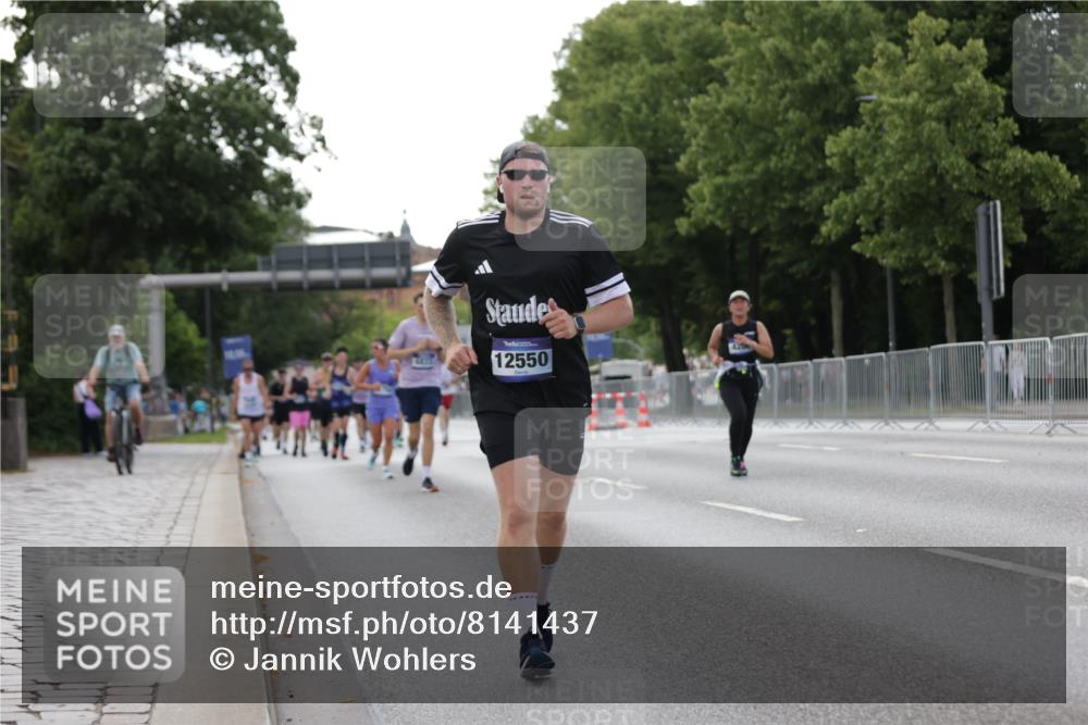 29.06.2025 - hella hamburg halbmarathon Jannik Wohlers http://msf.ph/oto/8141437 29.06.2025 10:06:42 Lombardsbrücke 4262, 5845, 5899, 6833, 7503, 8744, 10283, 11758, 12418, 12550, 16554, 17895, 18316 meine-sportfotos.de