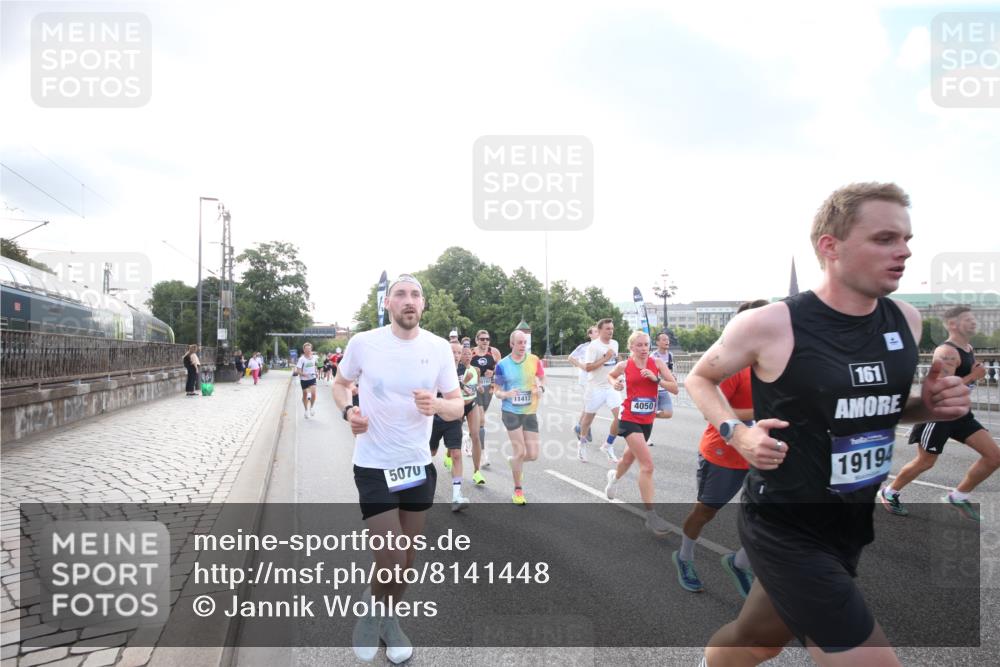 29.06.2025 - hella hamburg halbmarathon Jannik Wohlers http://msf.ph/oto/8141448 29.06.2025 09:44:56 Lombardsbrücke 57, 1758, 1990, 2746, 3043, 4050, 5070, 5328, 5746, 5826, 6781, 7272, 7389, 7481, 7651, 7723, 8209, 8883, 9137, 9381, 9571, 9634, 10171, 10486, 11413, 11857, 12049, 12234, 12595, 14028, 14140, 14289, 15621, 15672, 15883, 16157, 16711, 16713, 16818, 17175, 17374, 17428, 17802, 18099, 18102, 18692, 18737, 18871, 19142, 19194, 19202, 19203, 19204 meine-sportfotos.de