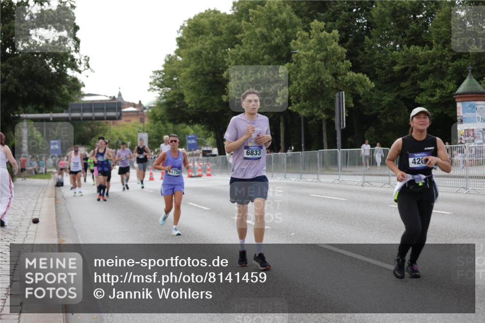 29.06.2025 - hella hamburg halbmarathon Jannik Wohlers http://msf.ph/oto/8141459 29.06.2025 10:06:47 Lombardsbrücke 4262, 5242, 5899, 6517, 6518, 6833, 7503, 8744, 9338, 10700, 11758, 12550, 17895, 18316 meine-sportfotos.de