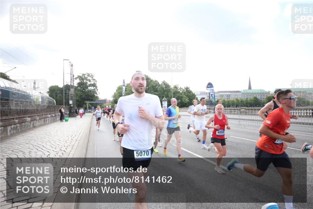 29.06.2025 - hella hamburg halbmarathon Jannik Wohlers http://msf.ph/oto/8141462 29.06.2025 09:44:56 Lombardsbrücke 57, 1758, 1990, 2746, 3043, 4050, 5070, 5328, 5746, 5826, 6781, 7272, 7389, 7481, 7651, 7723, 8209, 8883, 9137, 9381, 9571, 9634, 10171, 10486, 11413, 11857, 12049, 12234, 12595, 14028, 14140, 14289, 15621, 15672, 15883, 16157, 16711, 16713, 16818, 17175, 17374, 17428, 17802, 18099, 18102, 18692, 18737, 18871, 19142, 19194, 19202, 19203, 19204 meine-sportfotos.de