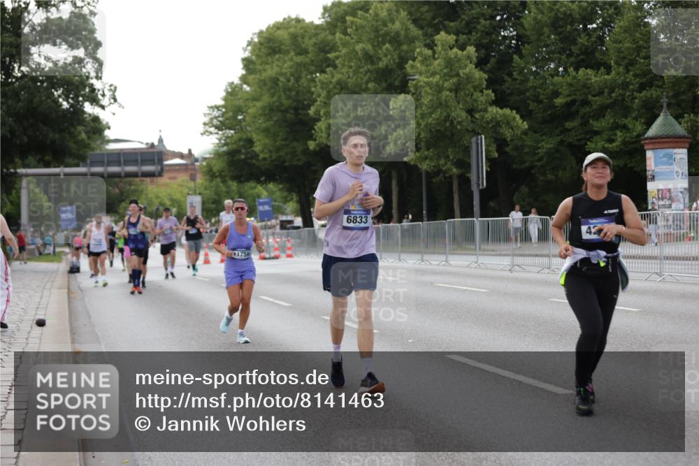 29.06.2025 - hella hamburg halbmarathon Jannik Wohlers http://msf.ph/oto/8141463 29.06.2025 10:06:47 Lombardsbrücke 4262, 5242, 5899, 6517, 6518, 6833, 7503, 8744, 9338, 10700, 11758, 12550, 17895, 18316 meine-sportfotos.de