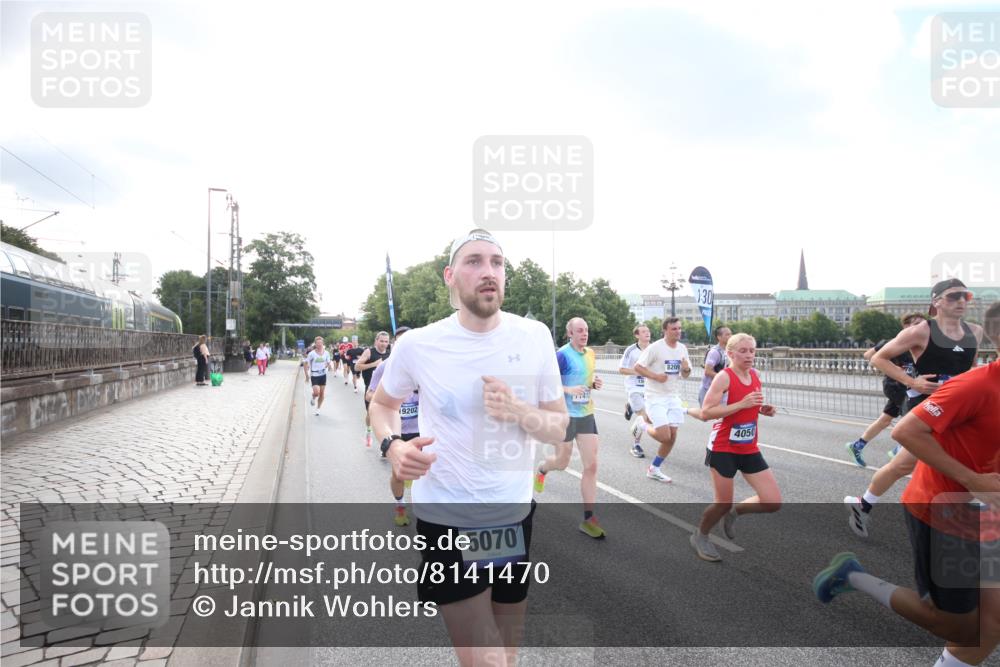 29.06.2025 - hella hamburg halbmarathon Jannik Wohlers http://msf.ph/oto/8141470 29.06.2025 09:44:57 Lombardsbrücke 57, 1758, 1990, 2746, 3043, 4050, 4698, 5070, 5328, 5746, 5826, 6781, 7272, 7389, 7481, 7651, 7723, 8209, 8883, 9137, 9381, 9571, 9634, 10171, 10486, 11413, 11857, 12049, 12234, 12595, 12988, 14028, 14140, 14289, 15621, 15672, 15883, 16157, 16711, 16713, 16818, 17175, 17374, 17428, 17802, 18099, 18102, 18692, 18737, 18871, 19142, 19194, 19202, 19203, 19204 meine-sportfotos.de