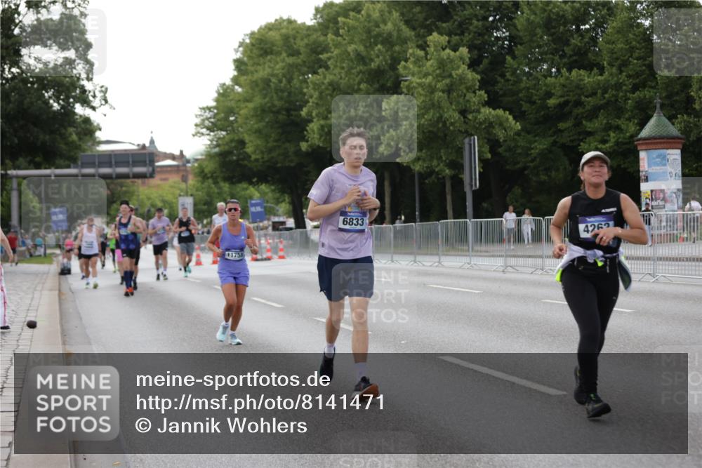 29.06.2025 - hella hamburg halbmarathon Jannik Wohlers http://msf.ph/oto/8141471 29.06.2025 10:06:47 Lombardsbrücke 4262, 5242, 5899, 6517, 6518, 6833, 7503, 8744, 9338, 10700, 11758, 12550, 17895, 18316 meine-sportfotos.de