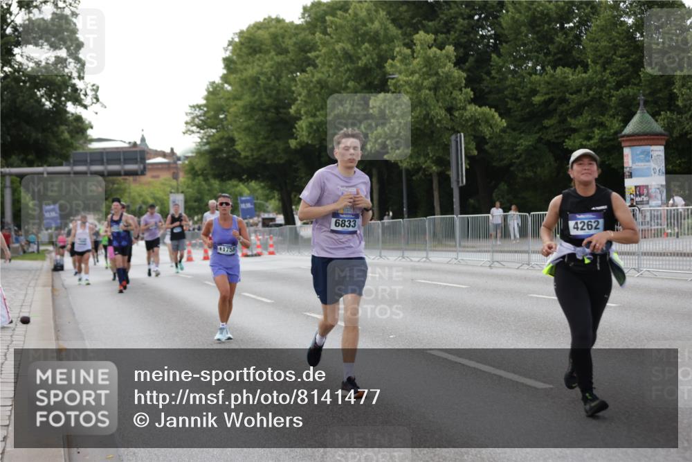 29.06.2025 - hella hamburg halbmarathon Jannik Wohlers http://msf.ph/oto/8141477 29.06.2025 10:06:47 Lombardsbrücke 4262, 5242, 5899, 6517, 6518, 6833, 7503, 8744, 9338, 10700, 11758, 12550, 17895, 18316 meine-sportfotos.de