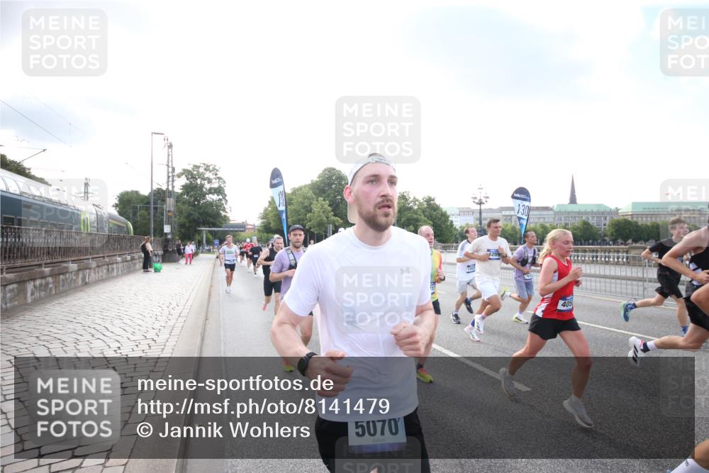 29.06.2025 - hella hamburg halbmarathon Jannik Wohlers http://msf.ph/oto/8141479 29.06.2025 09:44:57 Lombardsbrücke 57, 1758, 1990, 2746, 3043, 4050, 4698, 5070, 5328, 5746, 5826, 6781, 7272, 7389, 7481, 7651, 7723, 8209, 8883, 9137, 9381, 9571, 9634, 10171, 10486, 11413, 11857, 12049, 12234, 12595, 12988, 14028, 14140, 14289, 15621, 15672, 15883, 16157, 16711, 16713, 16818, 17175, 17374, 17428, 17802, 18099, 18102, 18692, 18737, 18871, 19142, 19194, 19202, 19203, 19204 meine-sportfotos.de