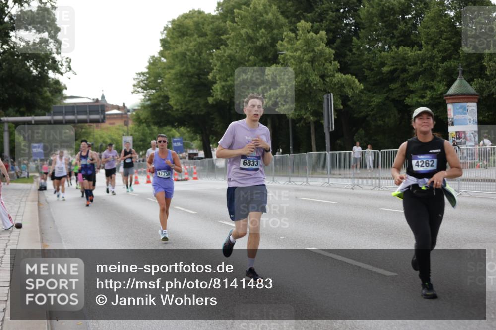 29.06.2025 - hella hamburg halbmarathon Jannik Wohlers http://msf.ph/oto/8141483 29.06.2025 10:06:47 Lombardsbrücke 4262, 5242, 5899, 6517, 6518, 6833, 7503, 8744, 9338, 10700, 11758, 12550, 17895, 18316 meine-sportfotos.de
