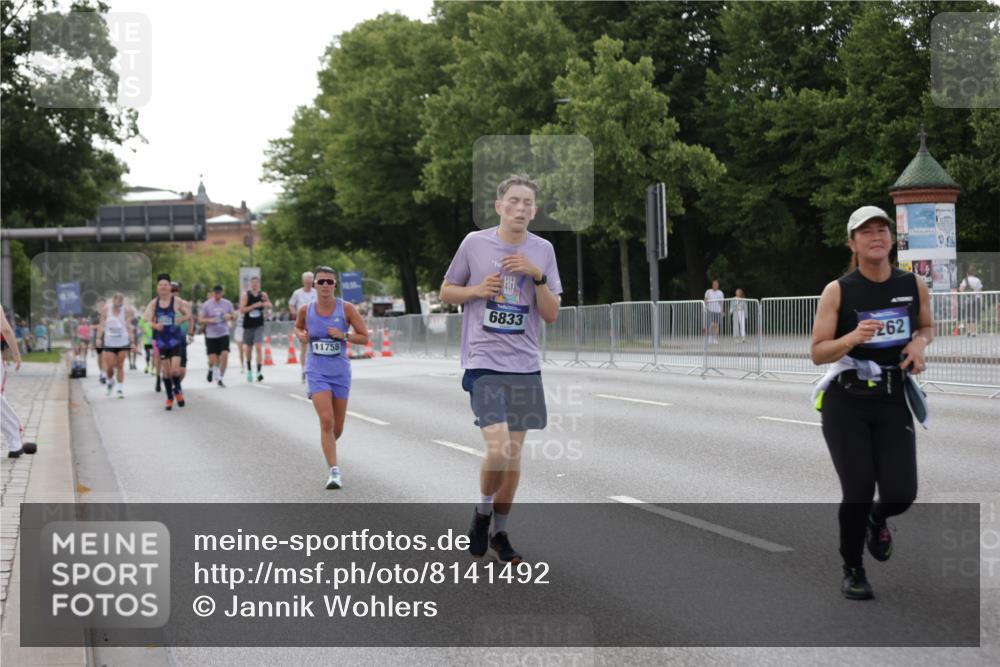 29.06.2025 - hella hamburg halbmarathon Jannik Wohlers http://msf.ph/oto/8141492 29.06.2025 10:06:47 Lombardsbrücke 4262, 5242, 5899, 6517, 6518, 6833, 7503, 8744, 9338, 10700, 11758, 12550, 17895, 18316 meine-sportfotos.de